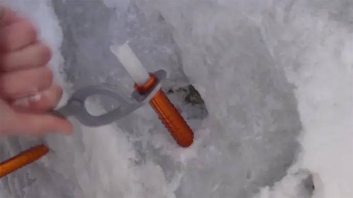 Le Silence du Glacier, Carotte de glace, dispositif d’écoute avant enregistrement